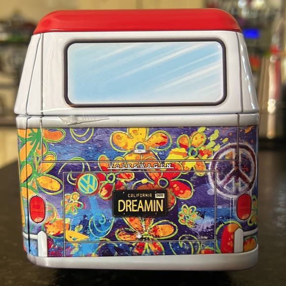 Volkswagen  550 piece puzzle by:eurographics
THE WORLD OF ART - Picture 2 of 9